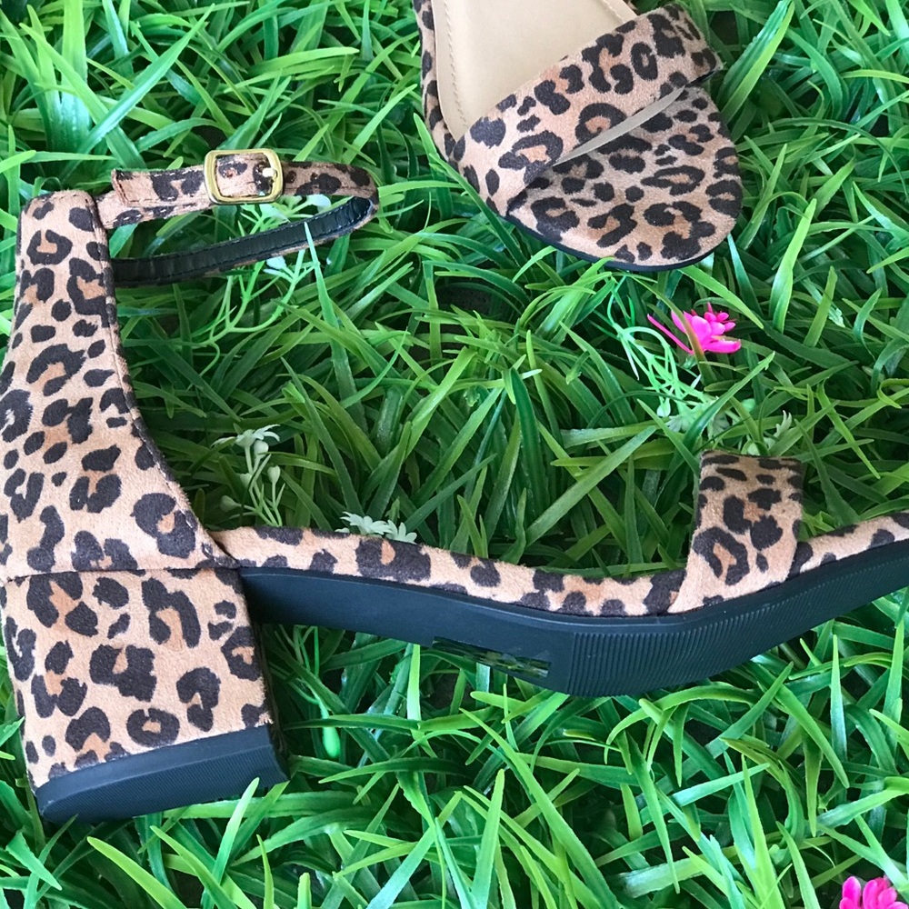 Last 2 City Class Leopard Ankle Strap Heel Sandal - Picture 7 of 8